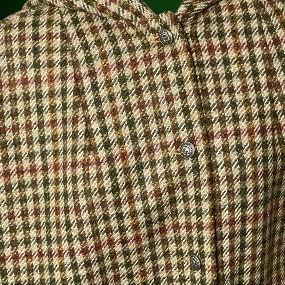 VTG Hooded Golden Quilt Lined Wool Check Cape Ornate Button One Size Heavyweight - Picture 8 of 16